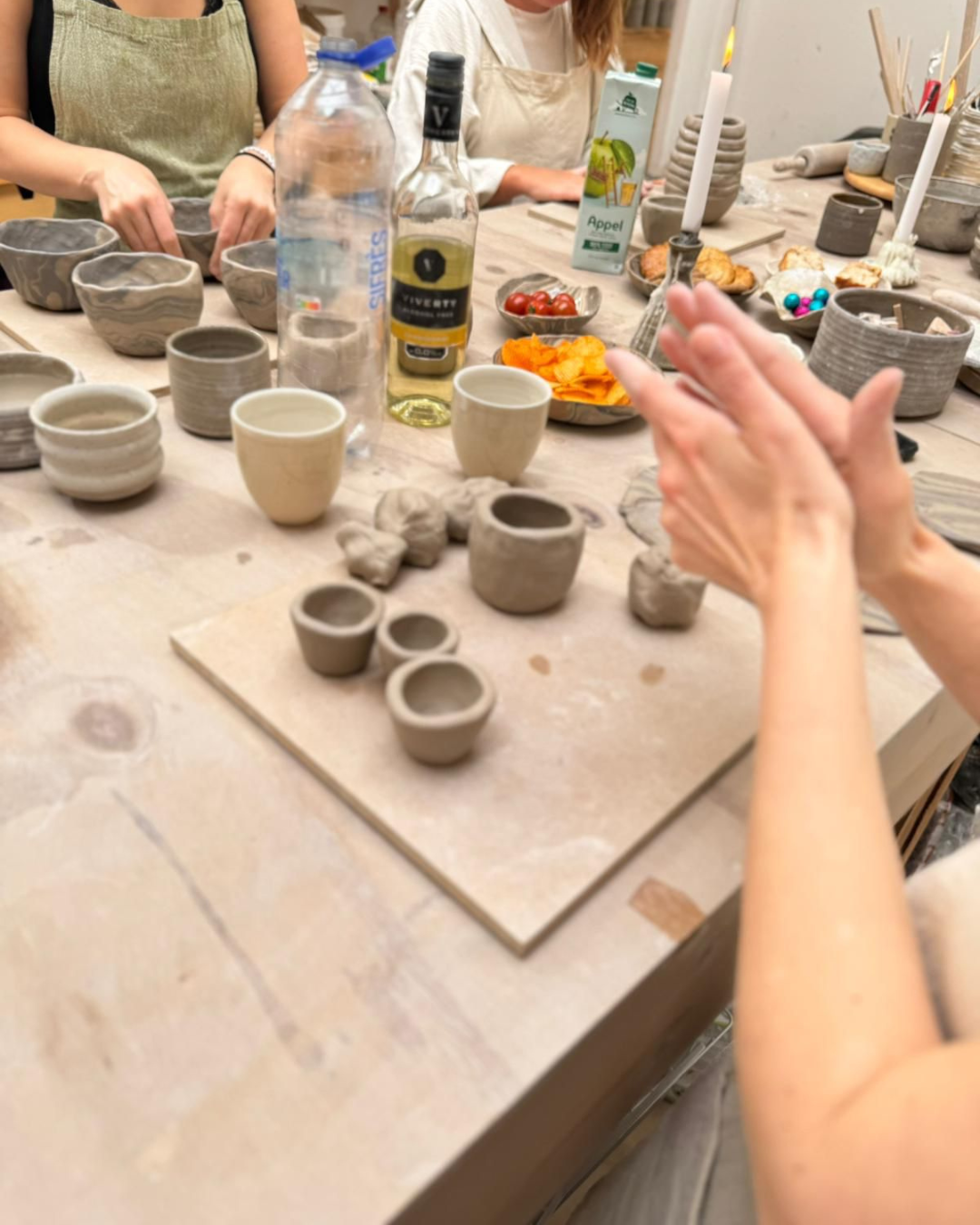 Workshop handvormen / zondag 9 november 2025 / 15:00 - 18:00