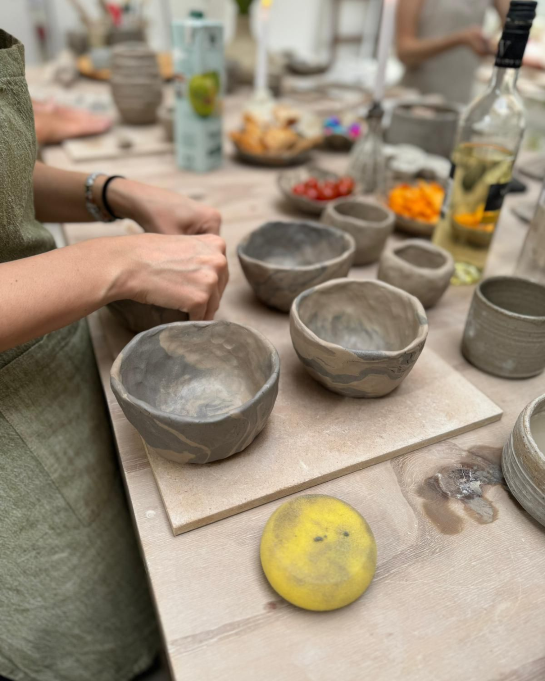 Workshop handvormen / zondag 9 november 2025 / 15:00 - 18:00