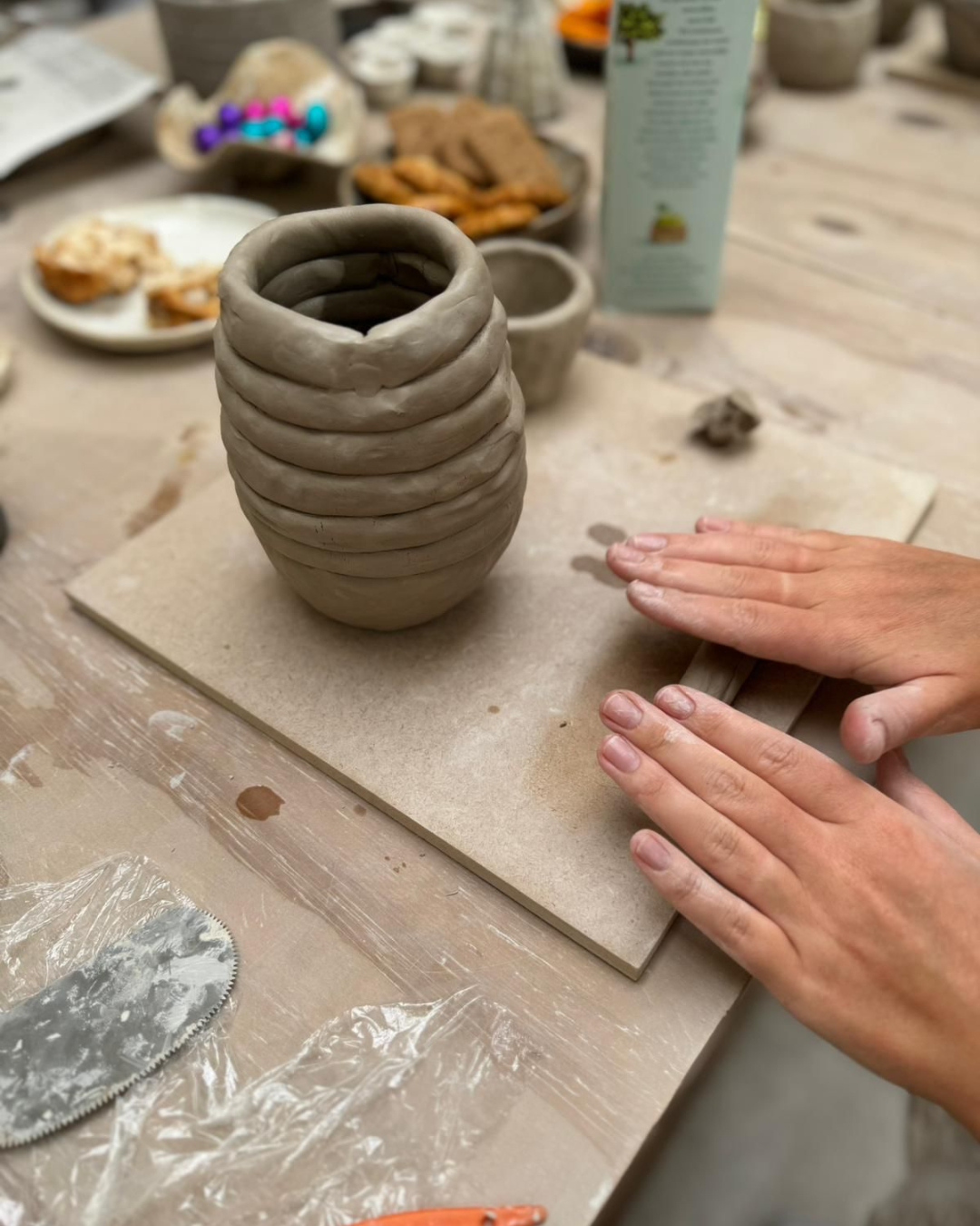 Workshop handvormen / zondag 9 november 2025 / 15:00 - 18:00
