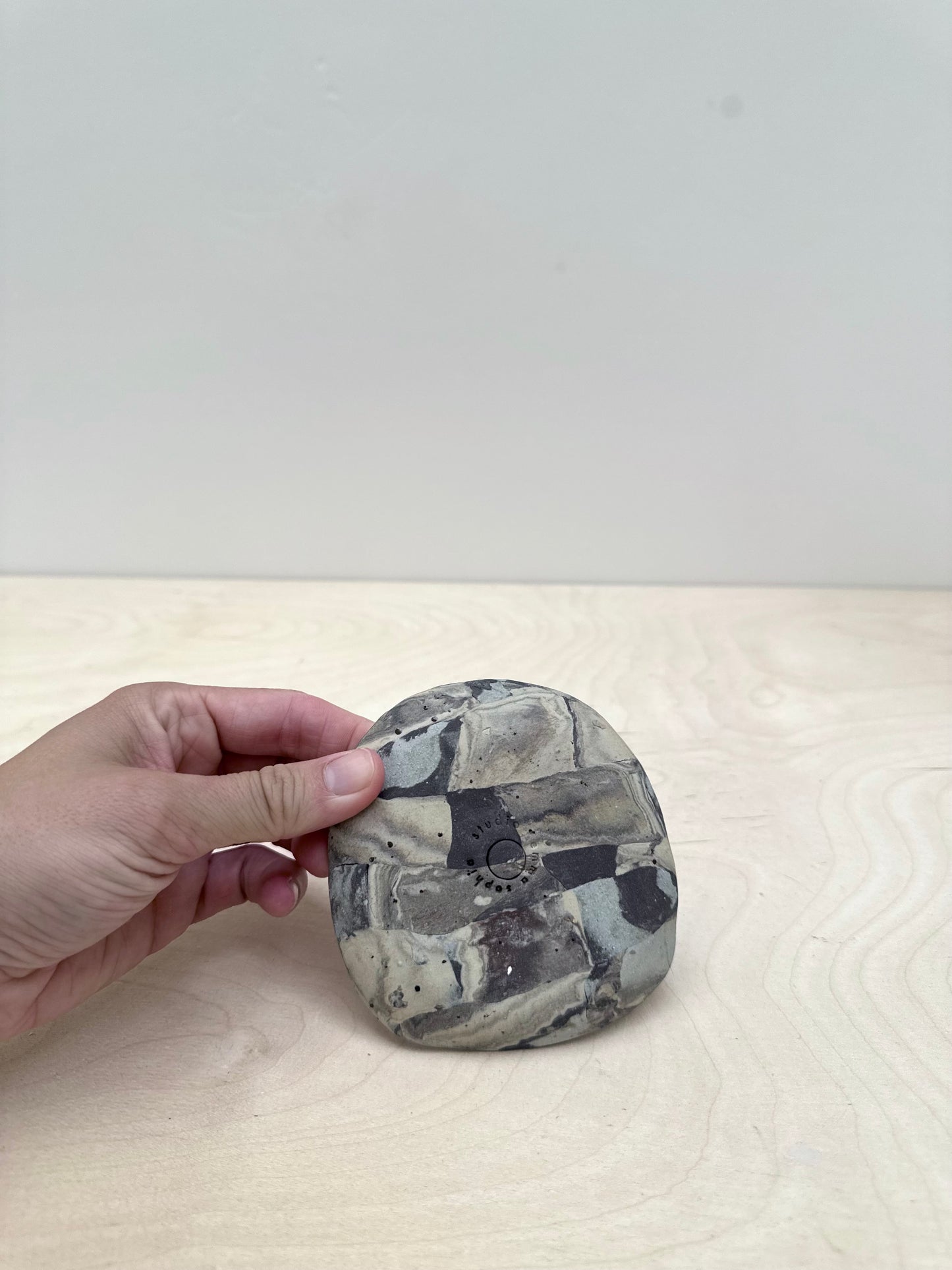 small plate checkered no.4