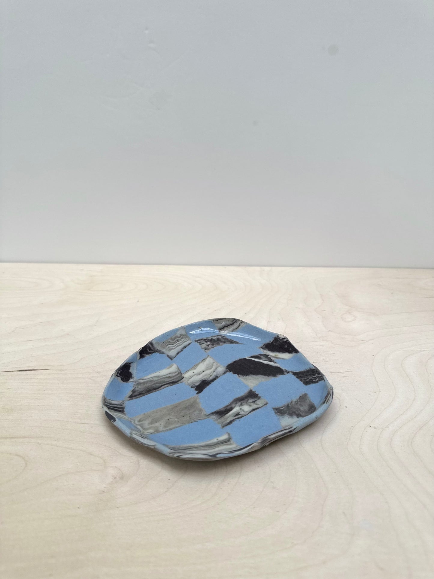 small plate checkered no.6