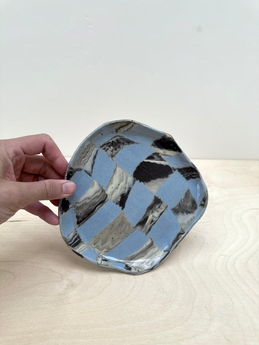 small plate checkered no.6