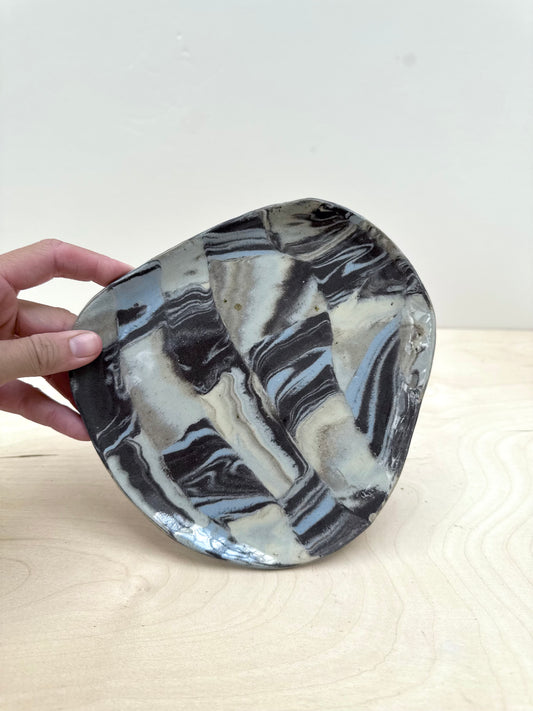 small plate checkered no.7