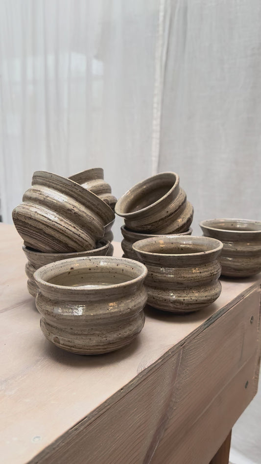 wobble cup / dark marble